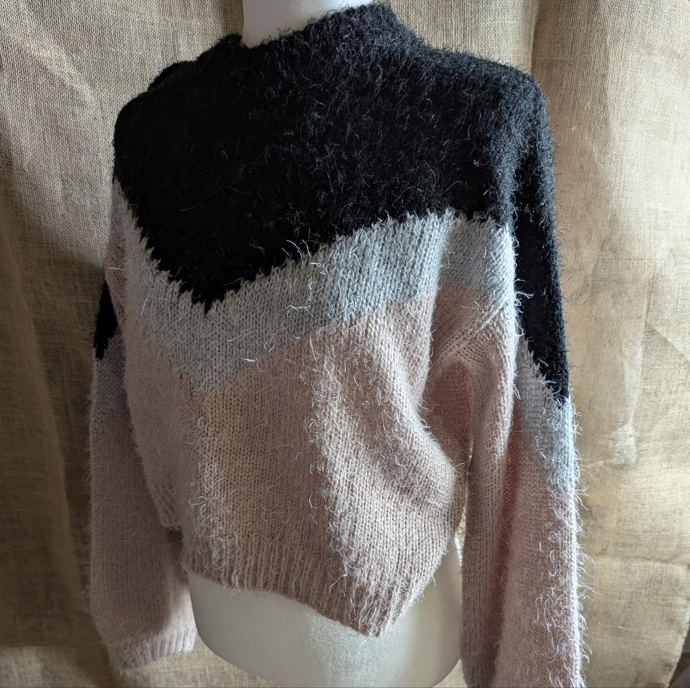 LUSH | Color Block Sweater - Picture 2 of 8